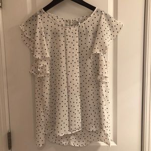 Cute and Flowy Polk a dot top!